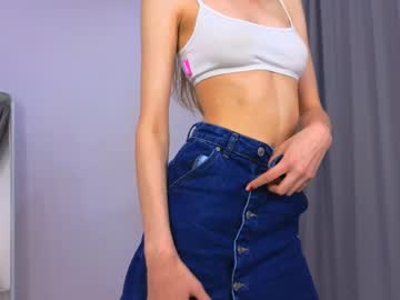 girl
        wanda_robinson cam image #2210419