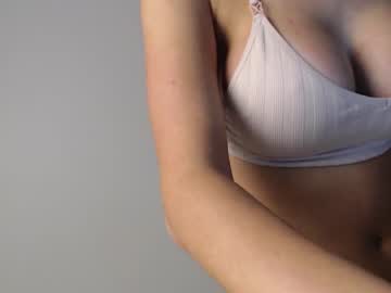 girl
        trixie_taylor cam image #2604490
