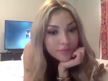 girl
        kellysnowxo cam image #1191323