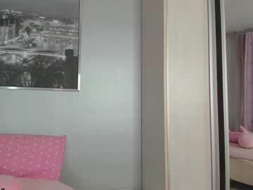 girl
        _mito_69 cam image #1013158