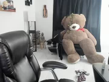 girl
        emoxbunny cam image #2737539