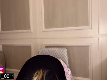 girl
        tatti_1 cam image #1104738