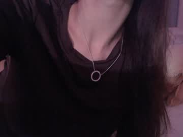 girl
        sarasuo cam image #2171995