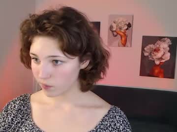 girl
        cherry_lea_ cam image #2540569