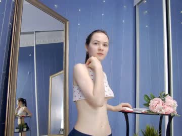 girl
        kriskras__ cam image #1511653