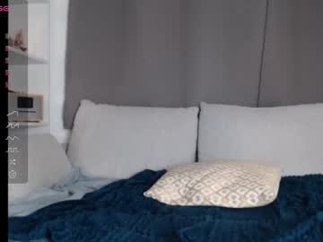 girl
        cherrrish_ cam image #3043422