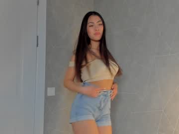 girl
        amely_moore cam image #1374547