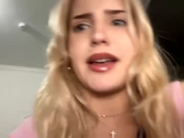 girl
        caitiemachleid cam image #3054886