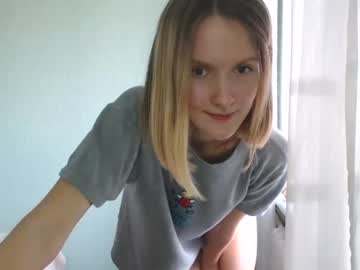 girl
        oh_lily cam image #3457526
