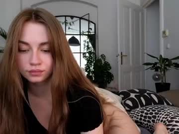 girl
        strawberryjamx cam image #1819939