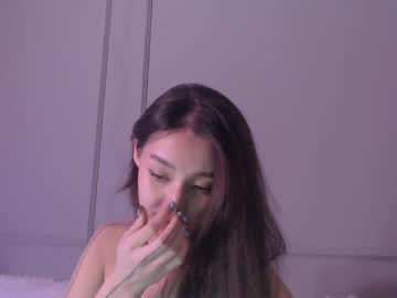 girl
        sarasuo cam image #2603772