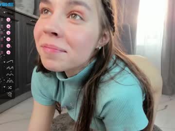girl
        monika_youthfull cam image #1527639