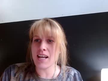 girl Milf & Teen Sex Cam Girls with milkingmommy