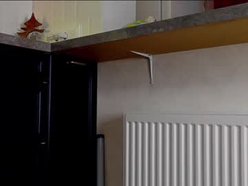 girl
        _eva_001 cam image #1830235