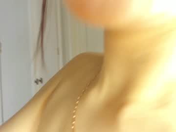 girl
        lean_lie cam image #829124