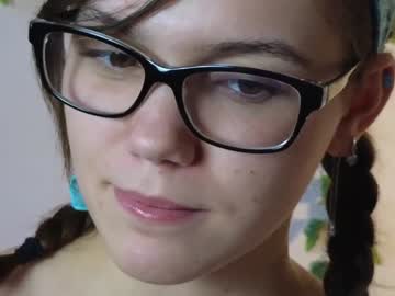 girl
        teresabriggs cam image #2537446
