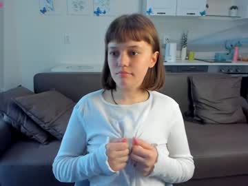girl
        heathercarols cam image #1776930
