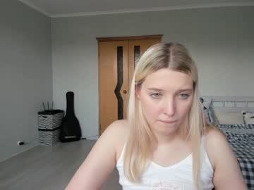 girl
        belle_ellie cam image #1913916