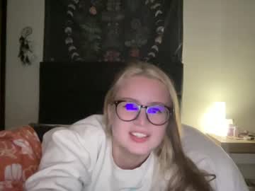 girl
        sarahmartin420 cam image #1868801