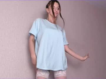 girl
        lesi_moon cam image #2295202