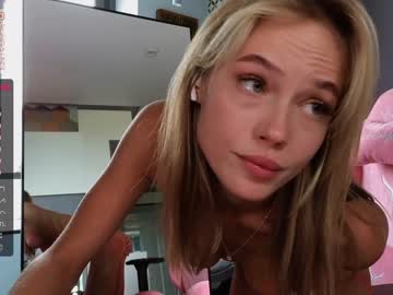 girl
        stefanie_collins cam image #2163760