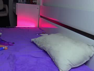 girl
        sarah__marlow__ cam image #1213492