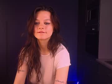 girl
        lorienn cam image #2946472