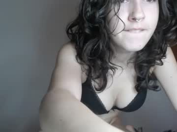 girl
        frenchava cam image #2146449