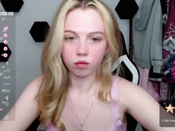 girl
        small_blondee cam image #1469456