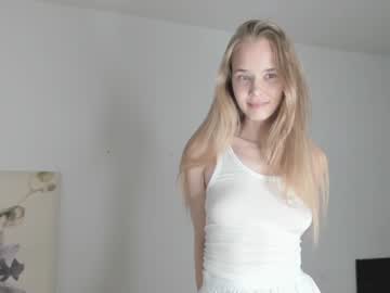 girl
        infinite_reality cam image #2425087