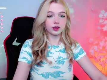 girl
        small_blondee cam image #1401825