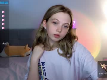 girl
        small_blondee cam image #1798508