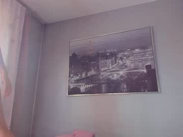 girl
        _mito_69 cam image #2378362