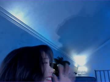 girl
        juliabeng1 cam image #1615045