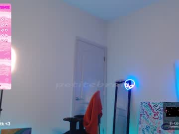 girl
        petitebrat cam image #1617114