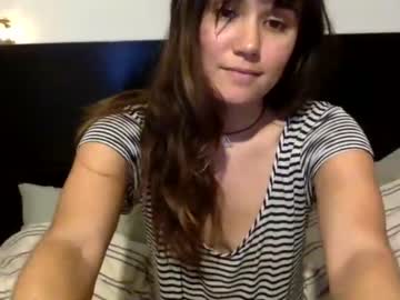 girl
        ericarae91 cam image #3024512