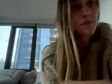 girl
        blondiebabbby420 cam image #903156