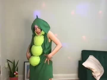 girl
        littlesugarpea cam image #2952570