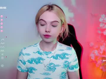 girl
        small_blondee cam image #1401726