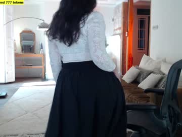 girl
        mila_ cam image #1129448