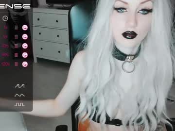 girl
        julia_wilson cam image #489734