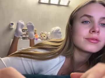 girl
        gucci_rich cam image #1205958