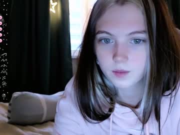 girl
        small_blondee cam image #3276376