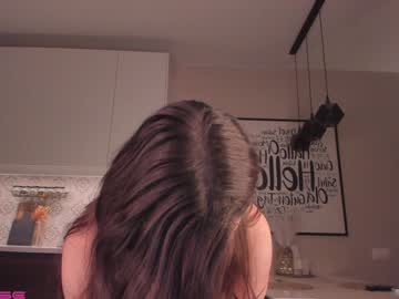 girl
        baileys_shy cam image #746228