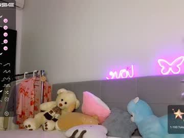 girl
        small_blondee cam image #1758262