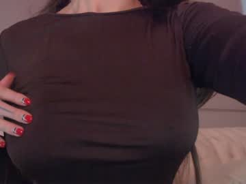girl
        sarasuo cam image #2846321