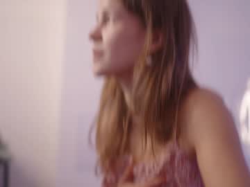 girl
        eli_sun cam image #3049047