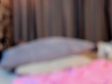 girl
        lolliis cam image #2613638