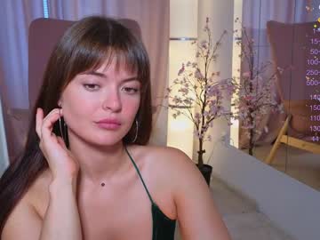 girl
        lana_sky cam image #2402339