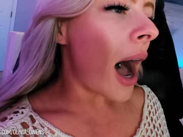 girl
        oliviaowens cam image #2406912